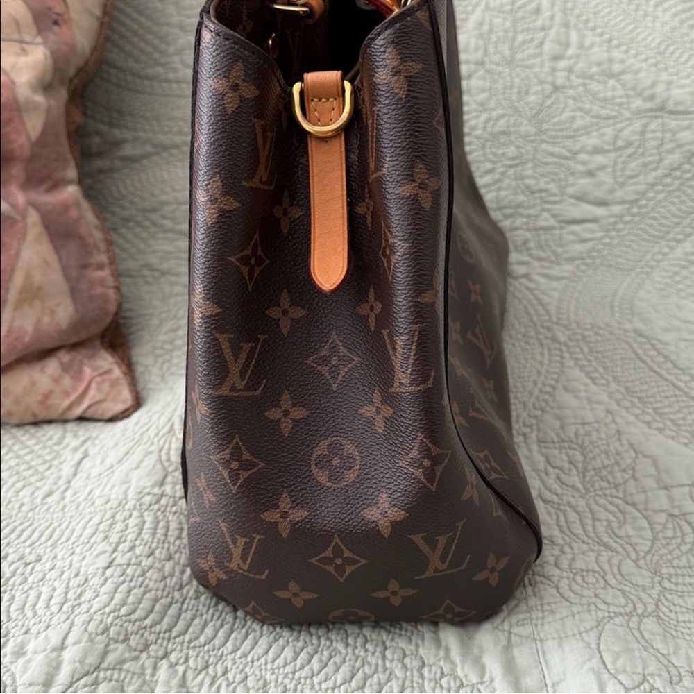 Louis Vuitton 2017 Montaigne GM bag, EUC - Picture 9 of 16